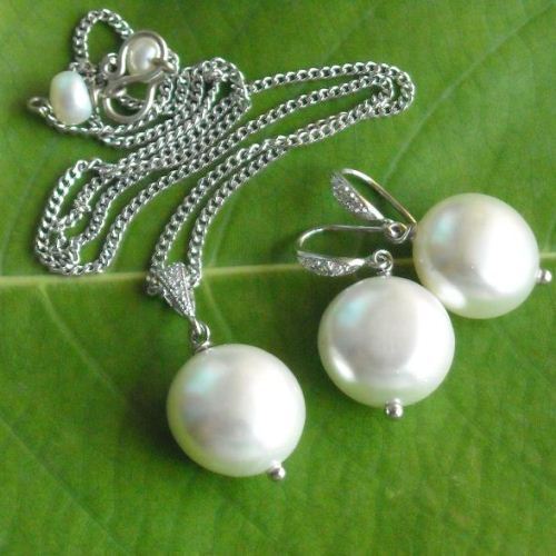 Buy Pearl pendant and earrings set 